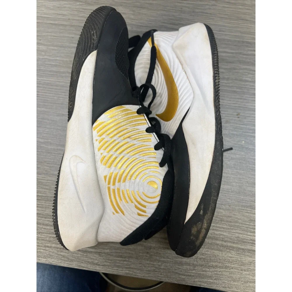 Nike Team Hustle D 9 Kids Basketball Shoes Black‎ Gold White Size 5Y Streetwear